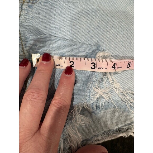 Universal Thread Denim Cut-Off Shorts Womens Size 12 Light Wash Distressed - Picture 9 of 11